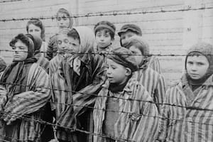 La Unesco pide controlar cómo se educa a las inteligencias artificiales para frenar la distorsión del Holocausto entre los jóvenes