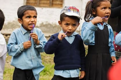 La única forma de evitar caries y periodontitis -una infección de las encías- es mantener una buena higiene oral