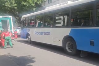 Doce heridos tras un choque y la frenada brusca de un colectivo de la línea 31