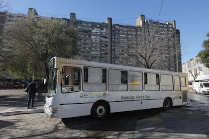 La unidad móvil de testeo en la de la comuna 8