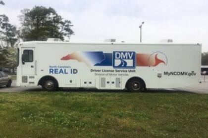 La unidad móvil del DMV en Carolina del Norte se encuentra en la esquina de Holcomb Boulevard y Dogwood Street (Cuerpo de Marines Camp Lejeune)