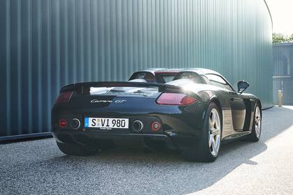 La unidad viene con especificaciones como un volante de mayor espesor, llantas GT Silver Metallic y cinturones de seguridad a tono con el cuero gris oscuro del interior