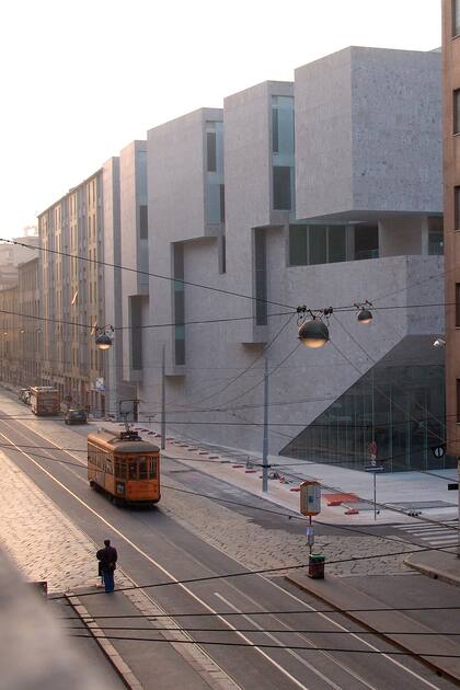 La Universidad Bocconi, en Milán, una de las obras de Yvonne Farrell y Shelley McNamara, ganadoras en 2020
