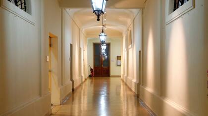 La Universidad de la Defensa funciona en el edificio donde funcionó la Escuela de Guerra entre 1950 y 1973 y la Escuela de Defensa hasta el año pasado