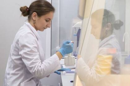 La vacuna Sputnik V se está probando actualmente en 40.000 voluntarios en Rusia, a los que se sumarán voluntarios de otros países.