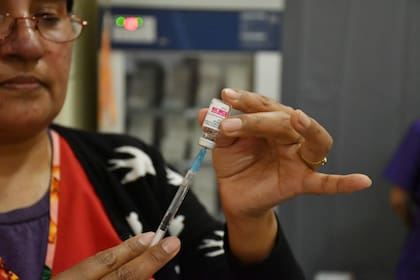 La vacunación es importante no solo para los afectados, sino también para prevenir el crecimiento del brote