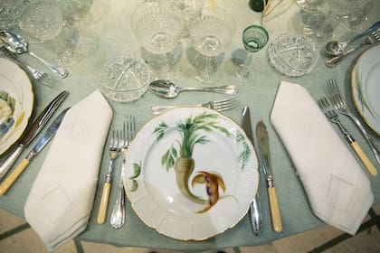 La vajilla de porcelana alemana KPM (Manufactura Imperial de Berlín) pintada a mano fue una de las más admiradas.