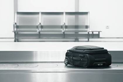 Empleado de seguridad de aeropuerto revela error que todos cometemos al  poner un candado a la maleta - El Diario NY