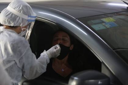 La variante Ómicron tiene gran capacidad para evadir la inmunidad que otorga una infección anterior