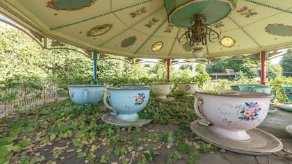 La vegetación se metió dentro de los propios juegos. Según el fotógrafo Veillon, los lugares transformaron en postales increíbles