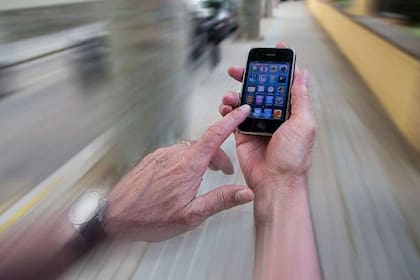 La velocidad de descarga de los celulares es millones de veces inferior al récord de 178 Tbps alcanzado por la investigadora brasileña