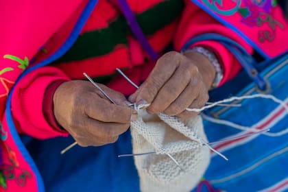 La venta de artesanías, en especial rebozos bordados, es el mayor ingreso de las mujeres de Caspalá