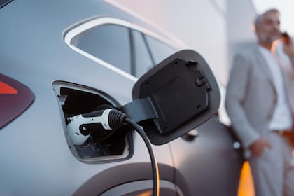 La venta de autos puramente eléctricos y de híbridos enchufables está en crecimiento
