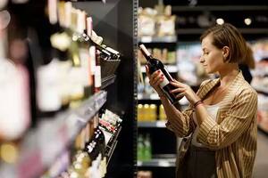 La venta de bebidas alcohólicas se reanuda a las 20 horas