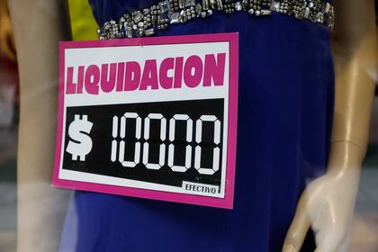 La venta de ropa continúa mostrando las peores caídas, según precisó el informe de la CAC