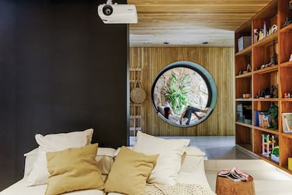 La ventana circular aparece en todas las obras del estudio OON, es su marca registrada; remite a la noción de infinito y de unidad familiar.