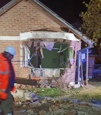 La ventana destrozada en la casa de Miguel Alfater, en Bahía Blanca