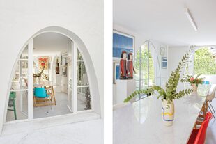 La ventana que abre el espacio al jardín lateral es una réplica de las que ya había en ese sector. Florero de cerámica hecho a mano (Delfina Velar de Irigoyen).