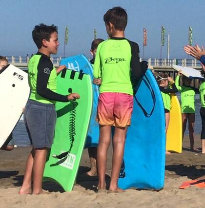 “La verdad es que se extraña, pagás un precio alto por vivir en un lugar espectacular, con una calidad de vida altísima, la cual no la cambiaría por un día a día en Buenos Aires. Pero a Carolina y a mí nos cuesta muchísimo no tener a nuestra familia y amigos, a los chicos no, porque están desde muy chicos: su vida está acá”.