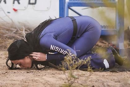 La verdadera Katy besando el
suelo al regresar a la Tierra