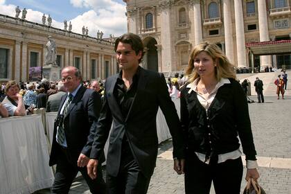 Roger Federer y su esposa Mirka Vavrinec tienen cuatro hijos (dos pares de mellizos) y, hoy, la logística para la carrera del suizo, tiene otras complicaciones.