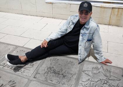 "La vereda de las estrellas". Un paseo obligado donde los visitantes que llegan a Mar del Plata se encuentran con el recuerdo de los nombres que hicieron grande el teatro de verano en la ciudad
