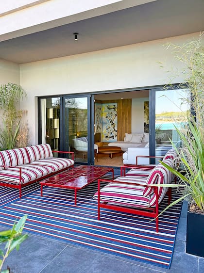 La versatilidad del color negro funciona a la perfección con diferentes estilos decorativos.