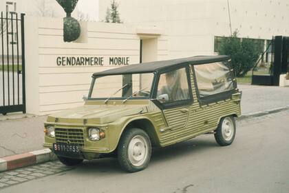 La versatilidad era una de las características del Citroën Mehari, al punto que fue usado por las fuerzas de seguridad