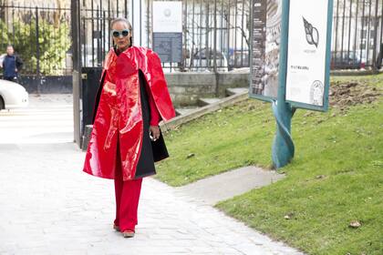 La versión confeccionada en vinilo suma volumen y vanguardia al diseño