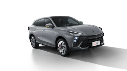 La versión híbrida equipa un motor naftero 1.5 turbo de cuatro cilindros junto a un impulsor eléctrico de imán permanente