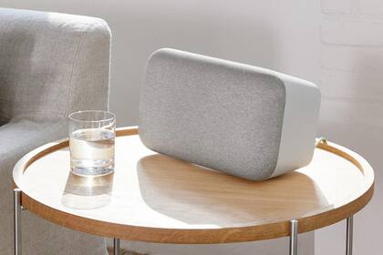 La versión más sofisticada de los tres parlantes conectados que tiene Google, apunta por la calidad de sonido, pero a un precio mucho mayor que los otros dos modelos