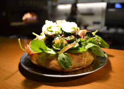 La versión veggie de copetín sale con verdes de topping