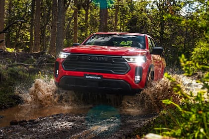 La versión Warlock mostró su perfil más off-road en los caminos tallados por la naturaleza fueguina.