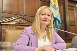 El pase de la vicegobernadora de Mendoza abre una pelea por el liderazgo del partido de Milei