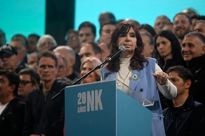 La vicepresidenta Cristina Fernández durante el acto en Plaza de Mayo (Foto AP/Mario De Fina)