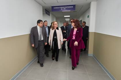 La vicepresidenta Cristina Kirchner y la gobernadora Alicia Kirchner durante la inauguración de la ampliación del hospital de Río Gallegos