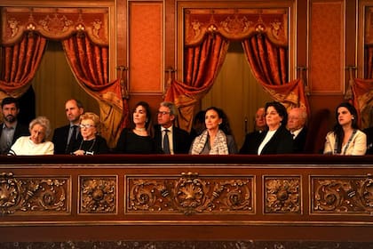 La vicepresidenta Gabriela Michetti, en el palco junto a invitados de la gala