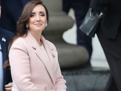 La vicepresidenta Victoria Villarruel ingresa a la Catedral Metropolitana para el Tedeum del 25 de Mayo.