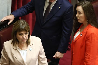 La vicepresidenta Victoria Villarruel y la jefa del bloque de LLA del Senado, Patrica Bullrich, en un llamado aparte previa a la jura de quienes asumen con integrantes de la Auditoria General de la Nación.
24/02/2026.