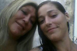 La víctima (a la derecha) tiene 33 años y perdió el embarazo por las heridas