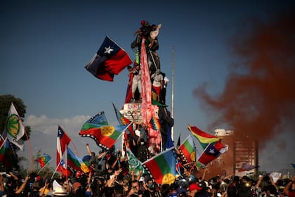 En Chile discuten la fórmula para cambiar la Constitución en medio de un estallido social sin precedentes desde el retorno a la democracia