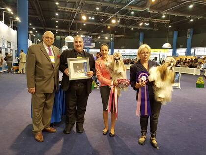 La víctima en las exposiciones de perros en las que participaba.