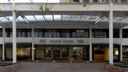La entrada de la calle Pueyrredón del Hospital Alemán