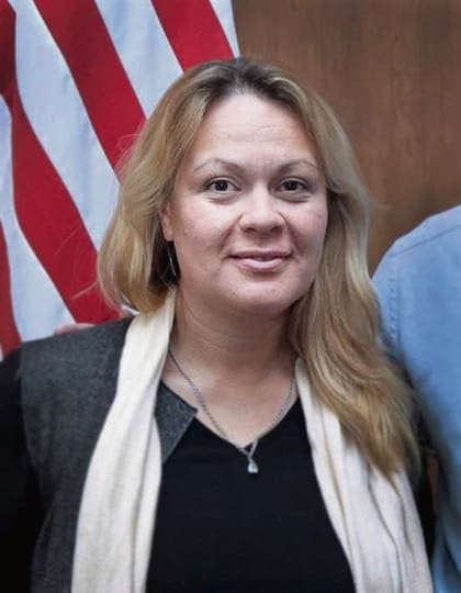 La víctima que le ganó al Estado. Alika Kinan logró algo histórico: que la Justicia condenara a siete años de prisión a su explotador, y a la Municipalidad de Ushuaia, a indemnizarla.