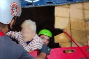 Rescataron a una mujer de 86 años que cayó a un pozo de cuatro metros en el patio de su casa