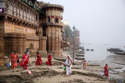Hace más de 2000 años, un rey poderoso construyó un fuerte a orillas del río más sagrado de la India, en los márgenes de lo que ahora es una gran ciudad industrial