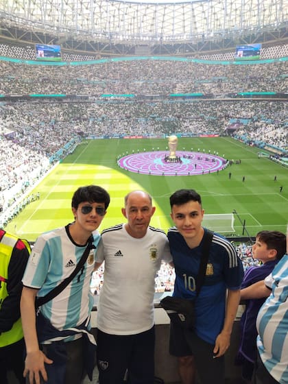 La vida de Bochini siempre estuvo ligada al fútbol y así se lo transmitió a sus hijos