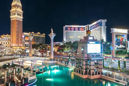 La vida nocturna en Las Vegas atrae miles de turistas durante todo el año