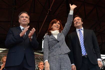 La presidenta Cristina Kirchner junto a Miguel Pichetto, en la inauguración de una universidad en Río Negro, el 14 de mayo de 2015