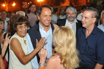 Daniel Scioli, en ese entonces gobernador bonaerense, junto a Miguel Pichetto en Villa Regina, Río Negro, el 8 de marzo de 2015